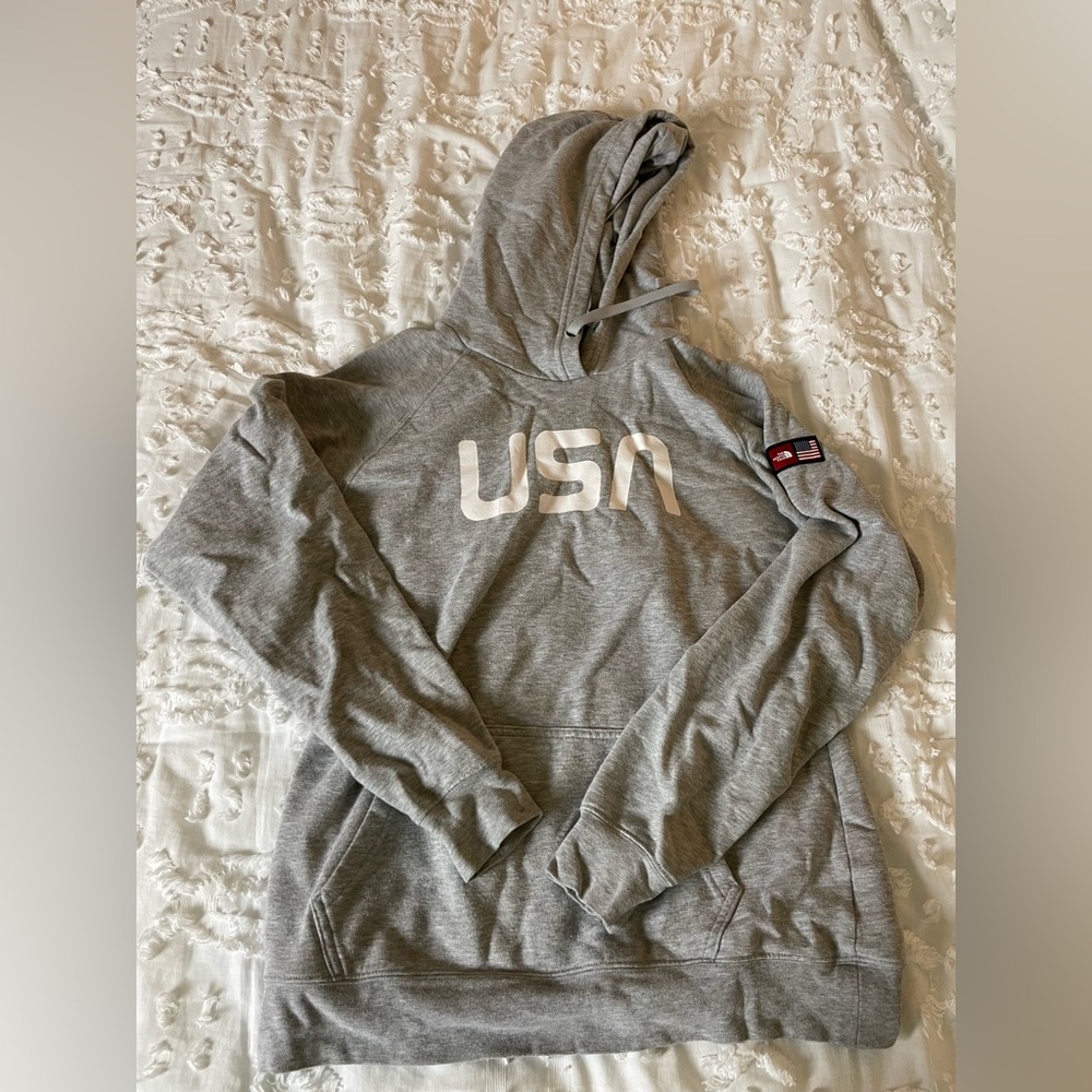 North Face USA women’s light grey hoodie sweatshirt size Medium SKU 55